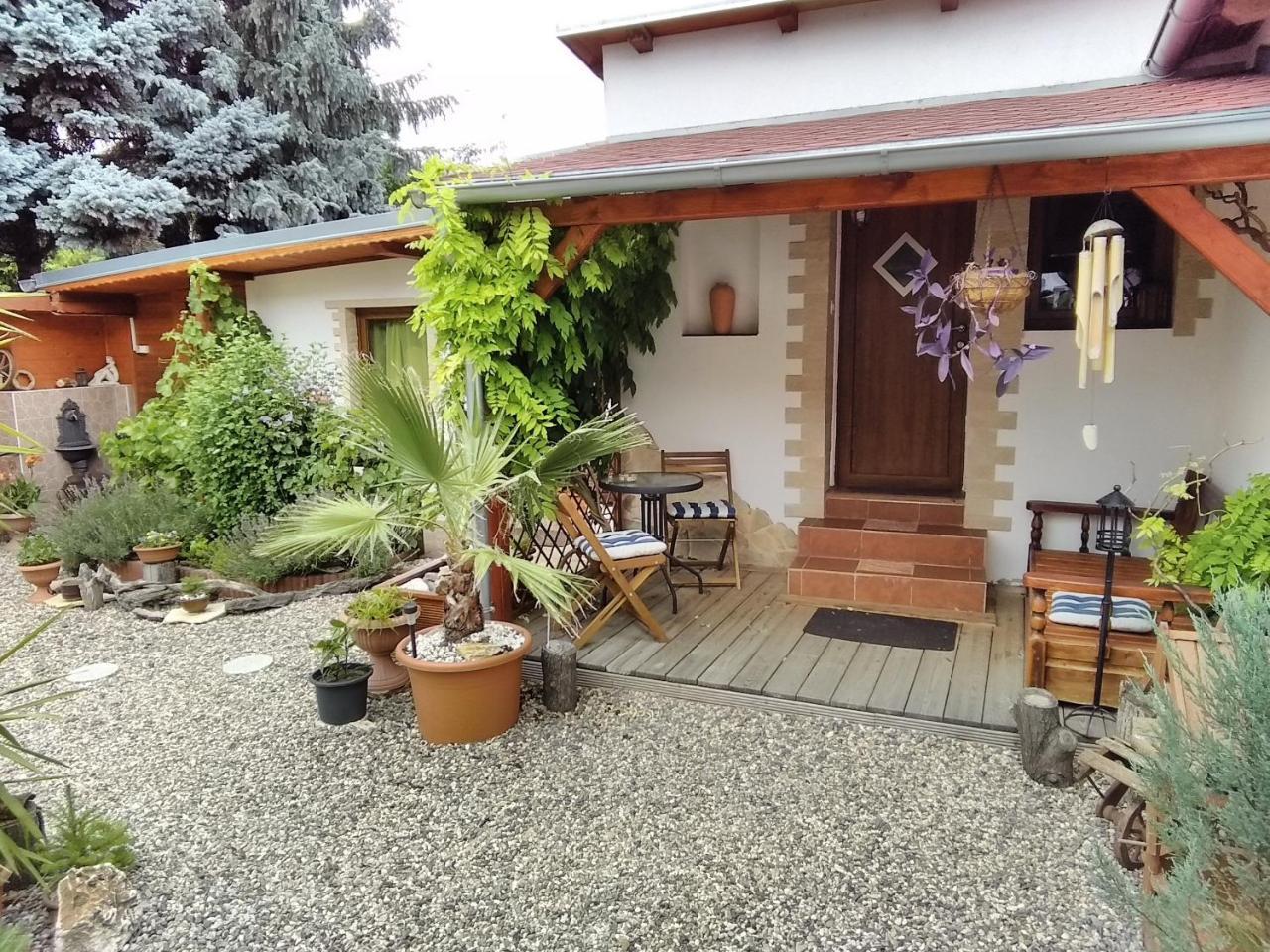 Sophia Cozy Self Catering Apartment Dolni Brezany Exteriér fotografie